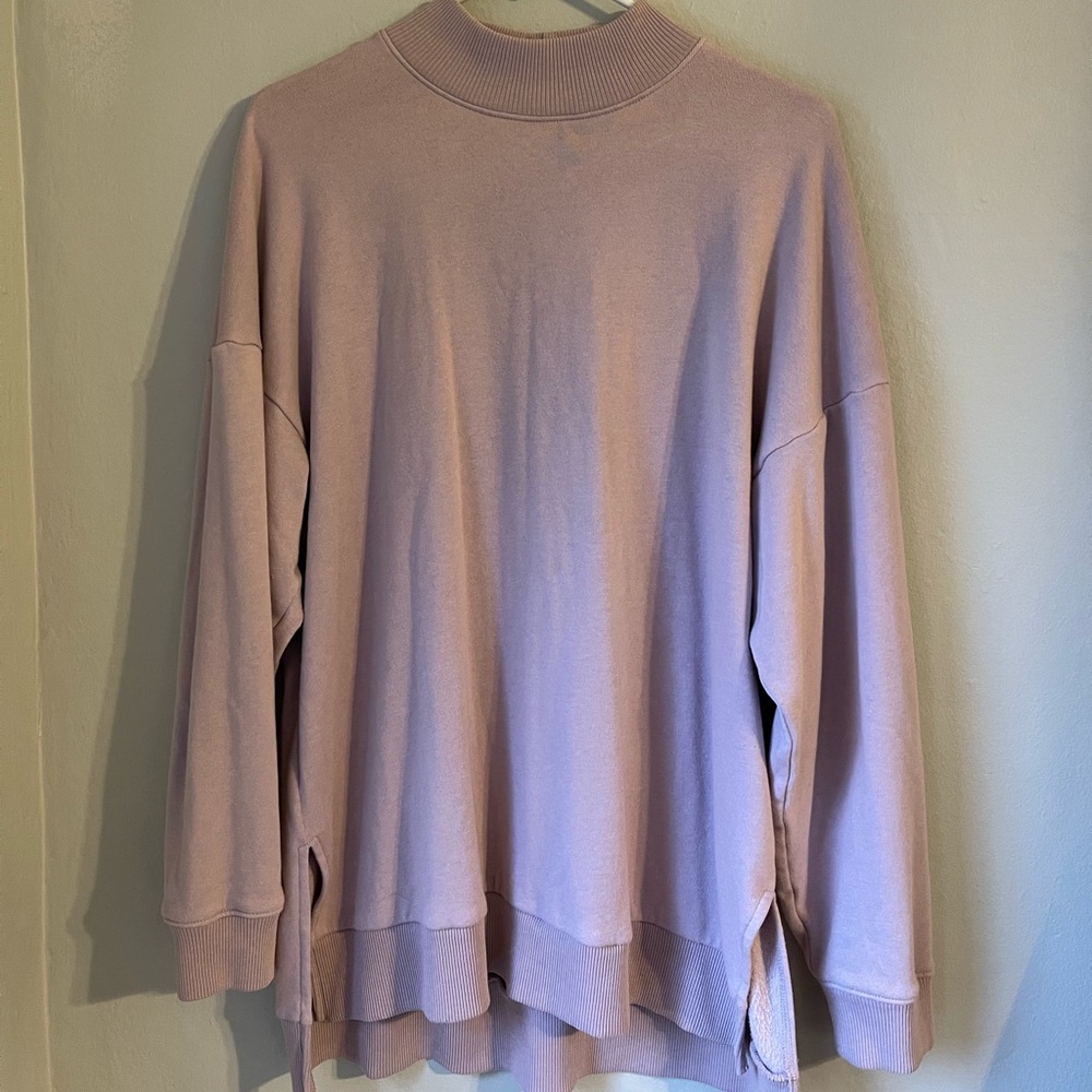 American Eagle size Small Short Style Turtle Neck, long sweater, great condition